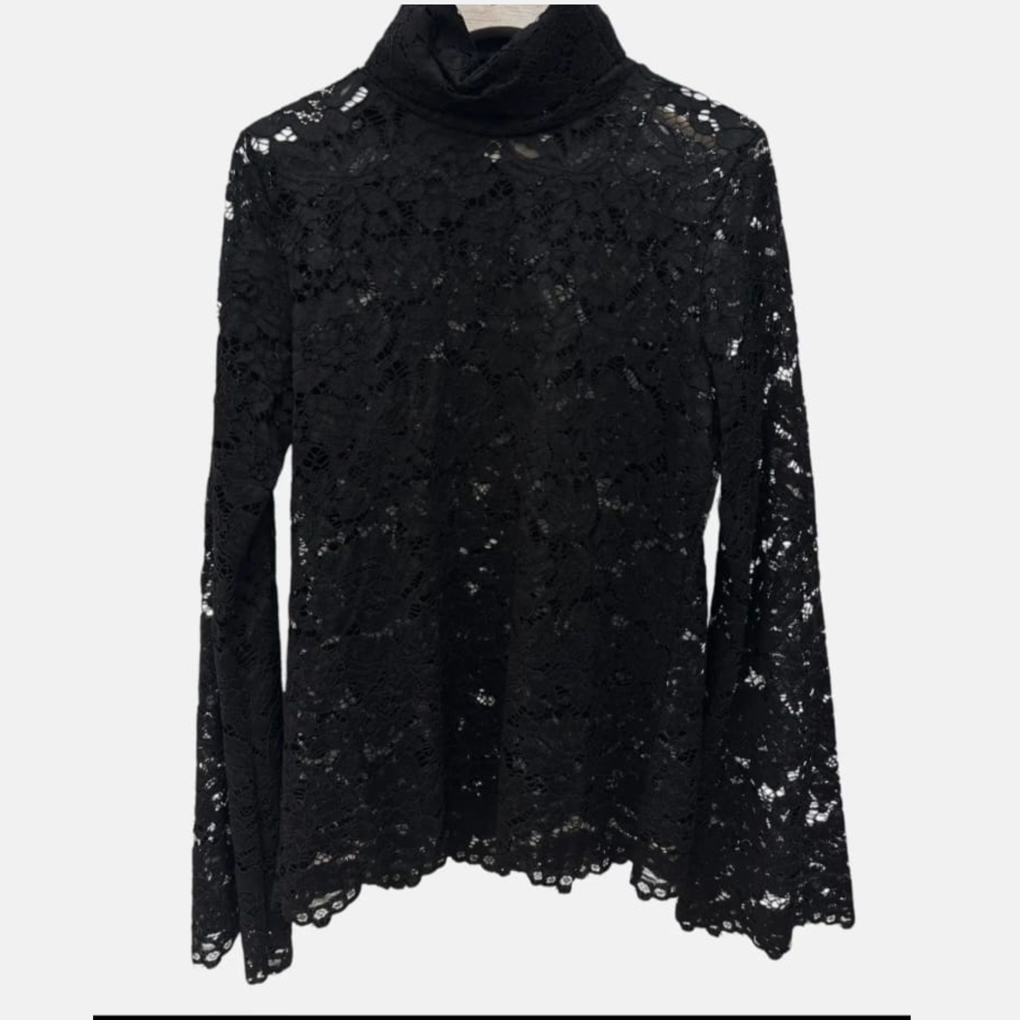 Guipure top Flared sleeves