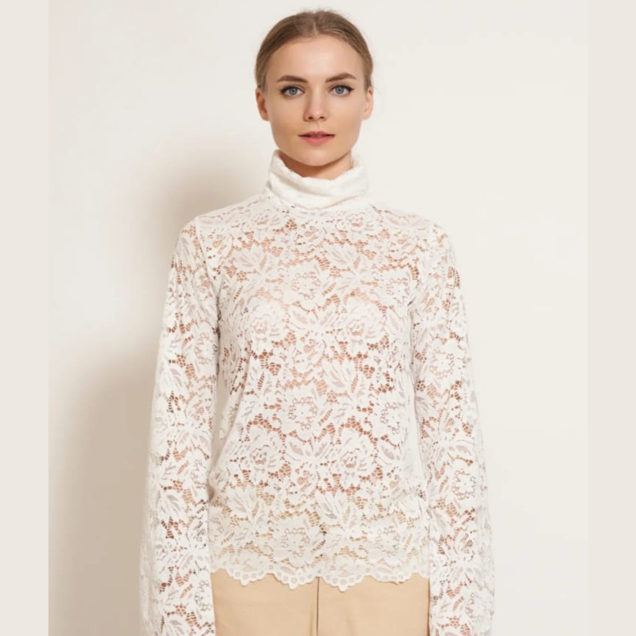 Guipure top Flared sleeves