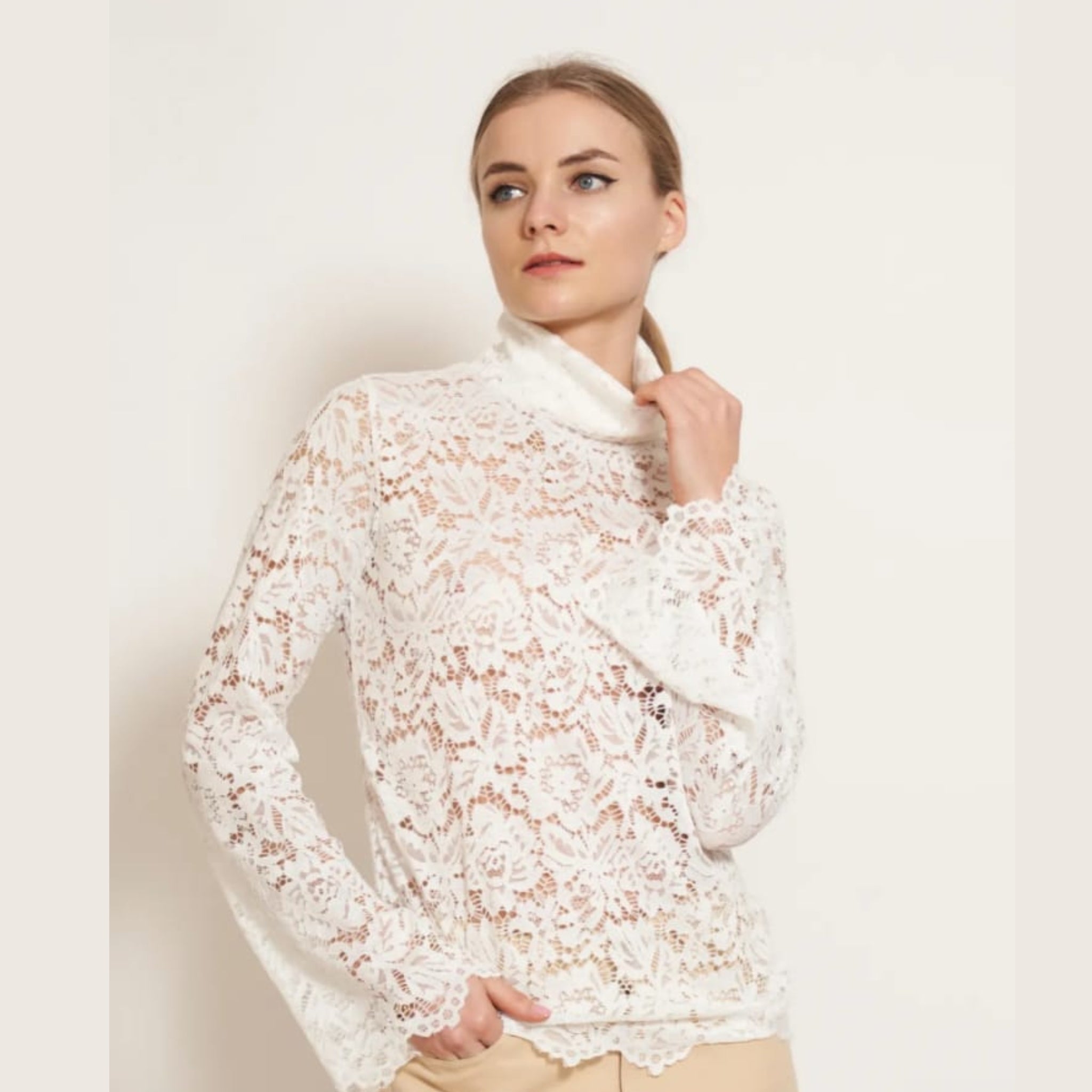 Guipure top Flared sleeves