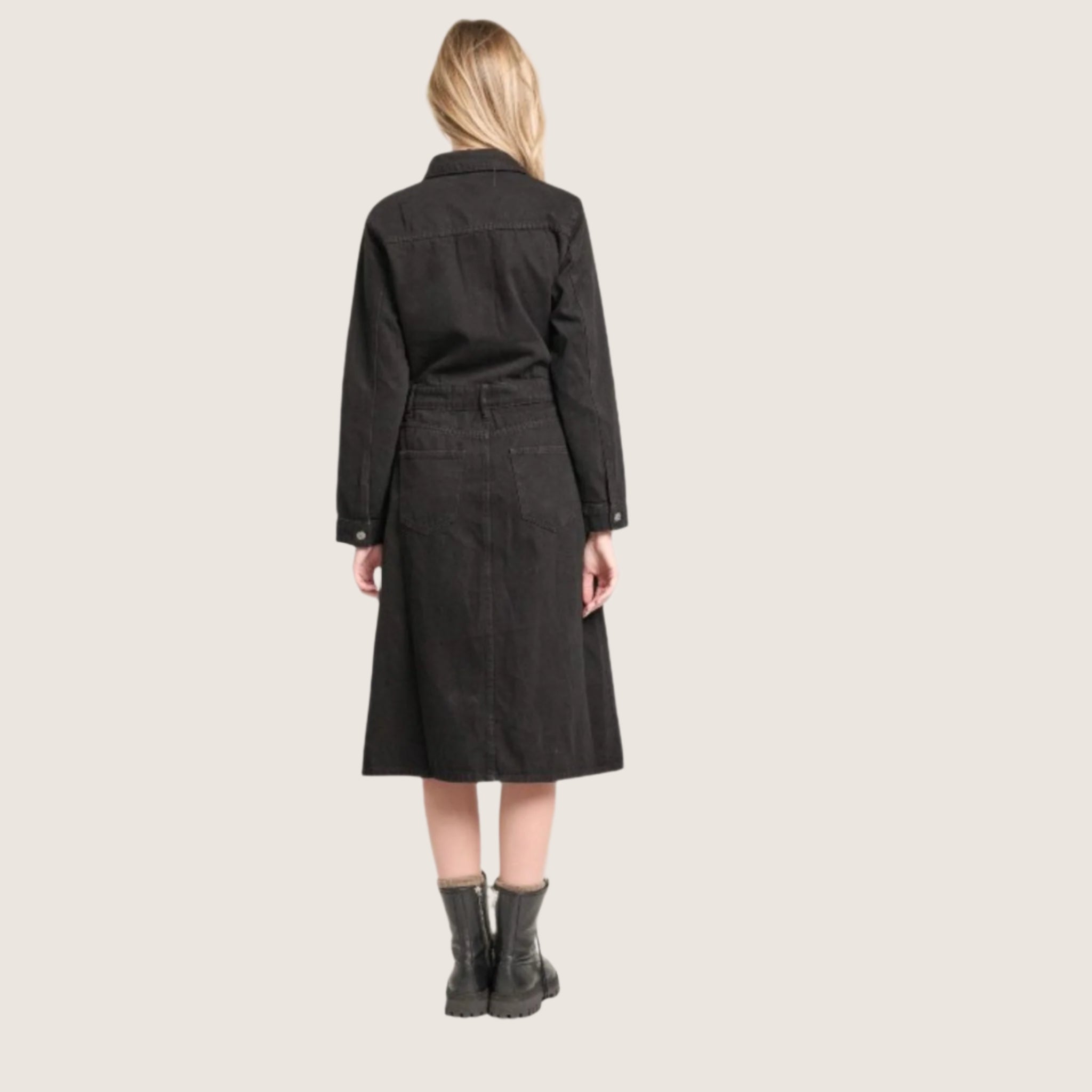 Robe en Jean noire ceintrée