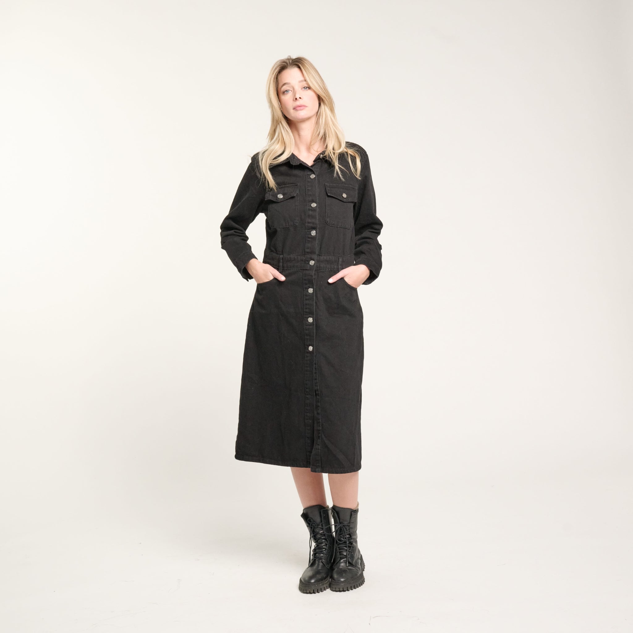 Robe en Jean noire ceintrée